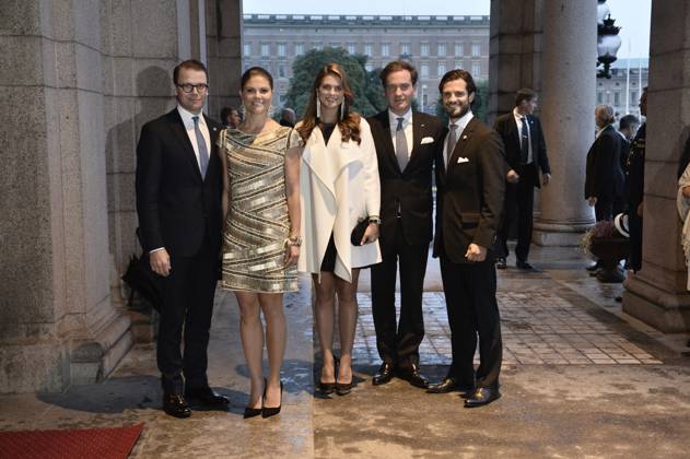 Prins Daniel, kronprinsessan Victoria i en klänning fran HunkyDory , prinsessan Madeleine, Chris O Neill och prins Carl Philip närvarar vid föreställningen Trollflöjten med anledning av Riksmötets högtidliga öppnande, KunglIga Operan, Stockholm Vimmel 2013-09-17 (c) MATTSSON STEFAN Aftonbladet IBL Bildbyra * * * EXPRESSEN OUT * * * AFTONBLADET 4496 kungahus Sverige x2512x Copyright: xStefanxMattsson Aftonbladet TTx