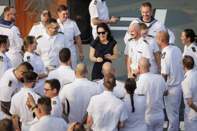 Bilder des Jahres 2024, News 10 Oktober News Themen der Woche KW43 News Bilder des Tages Annalena Baerbock (Buendnis 90 Die Gruenen), Bundesaussenministerin, aufgenommen an Bord des Einsatzgruppenversorgers Frankfurt am Main der Bundeswehr in Goa, 26.10.2024. Fotografiert im Auftrag des Auswaertigen Amtes. Goa Indien Copyright: xKiraxHofmann AAx