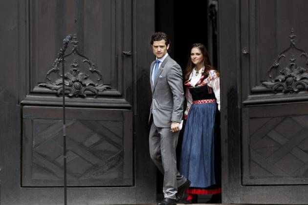 prins carl philip och prinsessan madeleine - i folkdräkt - öppnar dörrarna till stockholms slott och evenemanget öppet slott pa nationaldagen 6 juni 2012. 2012-06-06 (c) Magnus Sandberg Aftonbladet IBL Bildbyra * * * EXPRESSEN OUT * * * AFTONBLADET 4560 kungahus Sverige x2512x Copyright: xMagnusxSandberg Aftonbladet TTx 06 carl philip-madeleine_08