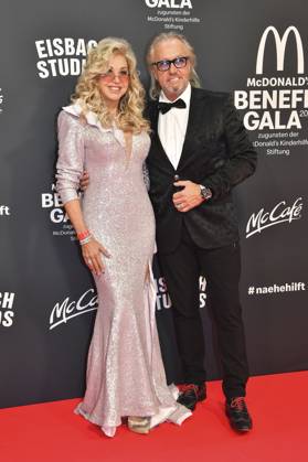 Carmen Geiss und Robert Geiss bei der 19. McDonald s Benefiz Gala zugunsten der McDonald s Kinderhilfe Stiftung in den Eisbach Studios. München, 26.10.2024