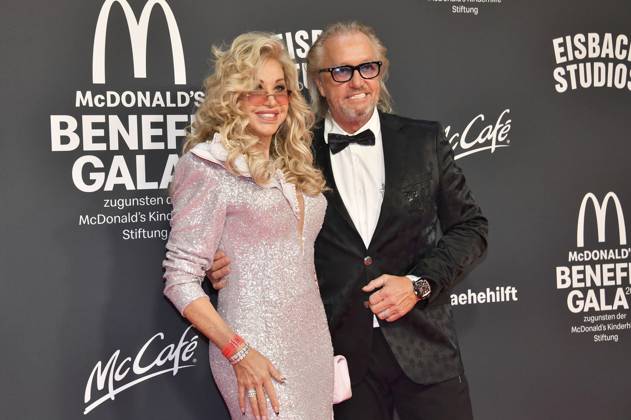 Carmen Geiss und Robert Geiss bei der 19. McDonald s Benefiz Gala zugunsten der McDonald s Kinderhilfe Stiftung in den Eisbach Studios. München, 26.10.2024