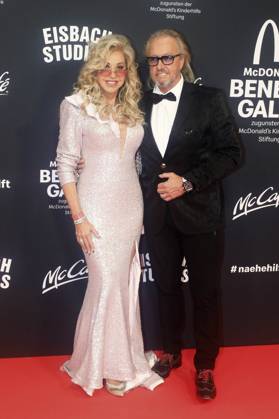 Carmen Geiss und Robert Geiss bei der 19. McDonald s Benefiz Gala zugunsten der McDonald s Kinderhilfe Stiftung in den Eisbach Studios. München, 26.10.2024