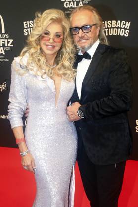 Carmen Geiss und Robert Geiss bei der 19. McDonald s Benefiz Gala zugunsten der McDonald s Kinderhilfe Stiftung in den Eisbach Studios. München, 26.10.2024