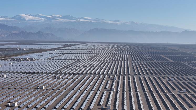 Shichengzi Photovoltaic Industrial Park in Hami An aerial photo shows the Shichengzi Photovoltaic Industrial Park in Hami, Xinjiang province, China, on October 26, 2024. With a planned total installed capacity of 1 million kilowatts, it is the demonstration park with the most complete photovoltaic module types and the most photovoltaic power generation technology in Xinjiang. Hami China  Copyright: xCFOTOx originalFilename: cfoto-shicheng241029_npR9W.jpg
