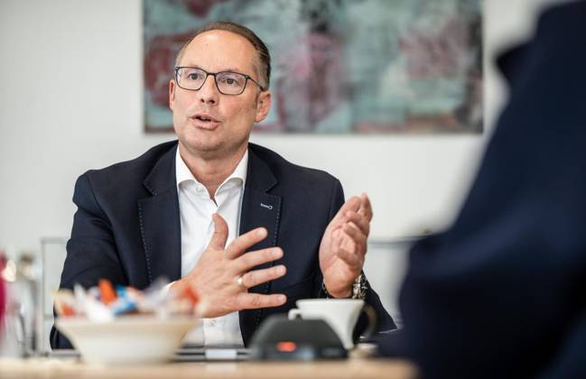Turck GmbH 2. Mülheimer Wirtschaftspreis ** NUR FÜR REDAKTIONELLE ZWECKE ** EDITORIAL USE ONLY **<p>Dipl.-Wirt.-Ing. Christian Wolf, Geschäftsführer der Turck GmbH, spricht am Dienstag, 29.10.2024, am Stammsitz seines weltweit tätigen Unternehmens in Mülheim an der Ruhr über Firmenphilosophie und die Wertschätzung der Angestellten. Das Unternehmen ist für den 2. Mülheimer Wirtschaftspreis nominiert. Deutschland NRW Mülheim Copyright: MartinxMöller