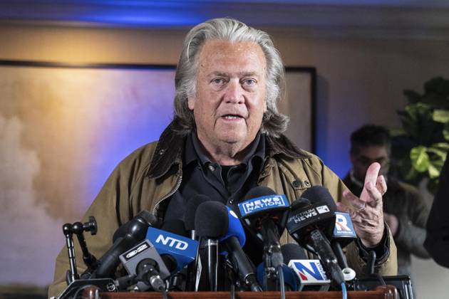 Bilder des Jahres 2024, News 10 Oktober October 29, 2024, New York, New York, USA: Steve Bannon, former strategist for 45th President of the US Donald Trump who was released from jail in the morning speaks during a press conference at Loews Regency Hotel in New York on October 29, 2024. Bannon was released after serving his full sentence of four months for contempt of Congress and for not complying with issued subpoenas by the now-defunct House Select Committee that investigated the January 6, 2021 attack on the Capitol. Bannon attacked Democratic Party nominee for Presidential election Kamala Harris and defended records by Donald Trump. New York USA - ZUMAr339 20241029_znp_r339_003 Copyright: xLevxRadinx