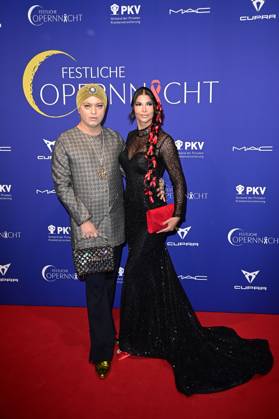 Julian F.M. Stoeckel und Micaela Schäfer bei der Festlichen Opernnacht 2024 für die Deutsche AIDS-Stiftung in der Deutschen Oper. Berlin, 02.11.2024