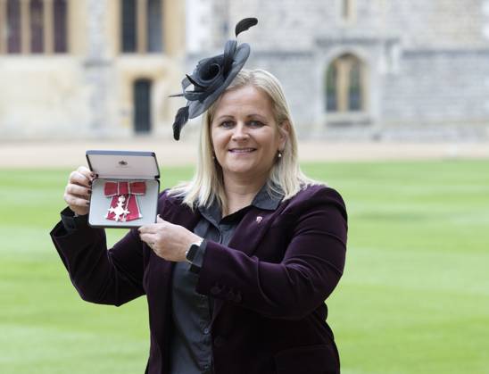 Investiture at Windsor Castle Image Licensed to i-Images Picture Agency. 06 11 2024. Windsor , United Kingdom. Kay Cossington with her MBE after an Investiture at Windsor Castle, United Kingdom., Credit:Stephen Lock i-Images Avalon United Kingdom, London, Windsor  Copyright: xStephenxLockx xi-Imagesx xAvalonx 0931111011