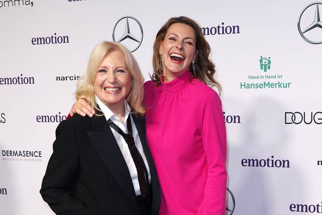 Maren Kroymann und Anja Reschke bei der Verleihung vom Emotion Award am 6.11.2024 in Hamburg Emotion Award 2024 in Hamburg