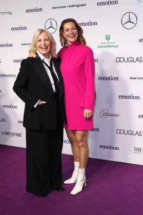 Entertainment Themen der Woche KW45 Entertainment Bilder des Tages Maren Kroymann und Anja Reschke bei der Verleihung vom Emotion Award am 6.11.2024 in Hamburg Emotion Award 2024 in Hamburg