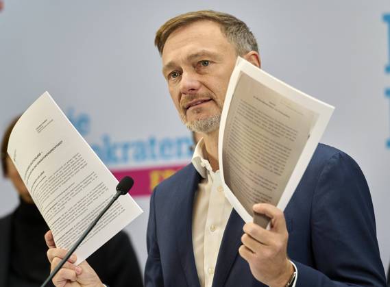 Bilder des Jahres 2024, News 11 November News Themen der Woche KW45 News Bilder des Tages Nach dem Ampel-Aus: Christian Lindner im Hans-Dietrich-Genscher-Haus EUR,Deutschland, Berlin,07.11.2024: Nach dem Ampel-Aus erklärt Christian Lindner (FDP) auf einer Pressekonferenz im Hans-Dietrich-Genscher-Haus den Bruch der Ampelkoalition und den innerhalb der FDP.
