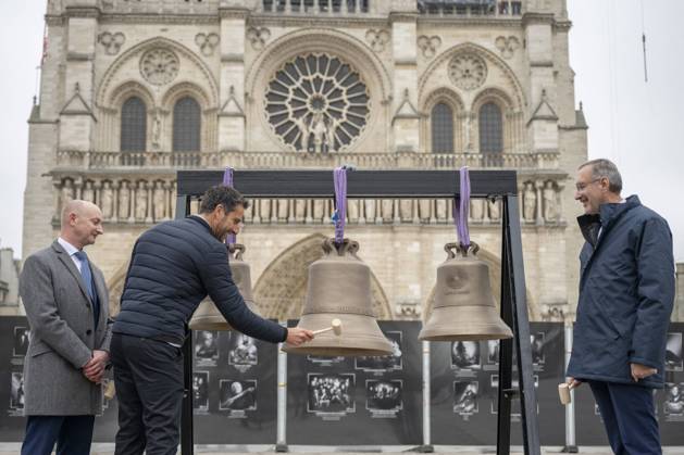 Bilder des Jahres 2024, News 11 November News Themen der Woche KW45 News Bilder des Tages Notre-Dame Welcomes Three New Bells - Paris French President of the Paris 2024 Olympics and Paralympics Organising Committee (COJO) Tony Estanguet, next to the Rector-Archbishop of Notre-Dame cathedral Monseigneur Olivier Ribadeau Dumas and the Director of the Cornille Havard bell foundry Paul Bergamo, rings the three new bells, including the bell used during the Paris Olympic Games, set to be placed into Paris Notre-Dame cathedral on November 7, 2024. Photo by Eliot Blondet ABACAPRESS.COM Paris France  Copyright: xBlondetxEliot ABACAx
