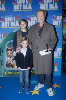 STOCKHOLM 2016 10 16 Krister Henriksson with his grandson Erik and Andre at the premiere of the movie Up in the Blue at the Saga cinema in Stockholm October 16, 2016 STOCKHOLM SWEDEN x7158x  Copyright: xJackelinexPerez EXP TTx PREMIÄR UPP I DET BLA