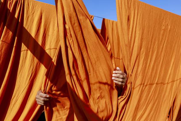 Bilder des Jahres 2024, News 11 November News Themen der Woche KW45 News Bilder des Tages November 9, 2024, Fatullah, Narayanganj, Bangladesh: Bangladeshi workers collect fabric after dry them under the sun at a dyeing factory in Narayanganj, near Dhaka, Bangladesh, on November 9, 2024. In Narayanganjâ€⠢s Fatullah, vibrantly dyed fabrics stretch across an open field, glowing as they dry under the sun. Factory workers pour their heart and soul into each step of the dyeing process, transforming raw fabric into material that will soon become T-shirts. Fatullah Bangladesh - ZUMAd117 20241109_fap_d117_014 Copyright: xSuvraxKantixDasx