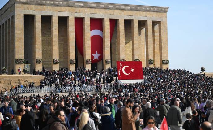 Bilder des Jahres 2024, News 11 November News Themen der Woche KW45 News Bilder des Tages (241111) -- ANKARA, Nov. 11, 2024 -- People visit the mausoleum of Mustafa Kemal Ataturk to commemorate the 86th anniversary of his death in Ankara, T¨¹rkiye, Nov. 10, 2024. (Photo by Xinhua) T?RKIYE-ANKARA-ATATURK-DEATH ANNIVERSARY-COMMEMORATION MustafaxKaya 