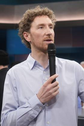 Louis Klamroth in der ARD-Talkshow hart aber fair im Studio Adlershof. Berlin, 11.11.2024