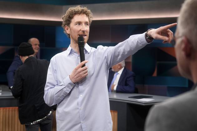 Louis Klamroth in der ARD-Talkshow hart aber fair im Studio Adlershof. Berlin, 11.11.2024