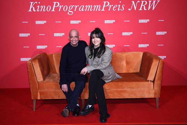 Ali Samadi und seine Tochter Roxana Samadi beim Kinoprogrammpreis NRW am 13.11.2024 in Koeln Kinoprogrammpreis NRW 2024 in Koeln