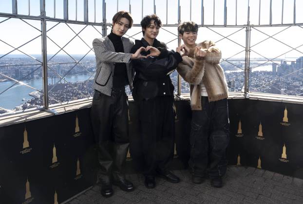 Bilder des Jahres 2024, Entertainment 11 November Entertainment Themen der Woche KW46 Entertainment Bilder des Tages November 13, 2024, New York, New York, USA: K-Pop hard-of-hearing boy band Big Ocean members Jiseok, Chanyeon, Hyunjin visits Empire State Building in New York on November 13, 2024 New York USA - ZUMAr339 20241113_znp_r339_018 Copyright: xLevxRadinx