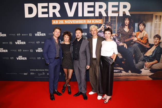 Bilder des Jahres 2024, Entertainment 11 November Entertainment Themen der Woche KW46 Entertainment Bilder des Tages Friedrich Muecke, Lucia Barrado, Regisseur Ivan Sainz-Pardo, Florian David Fitz und Julia Koschitz bei der Der Vierer Film Premiere am 14.11.2024 in Berlin Der Vierer Filmpremiere in Berlin