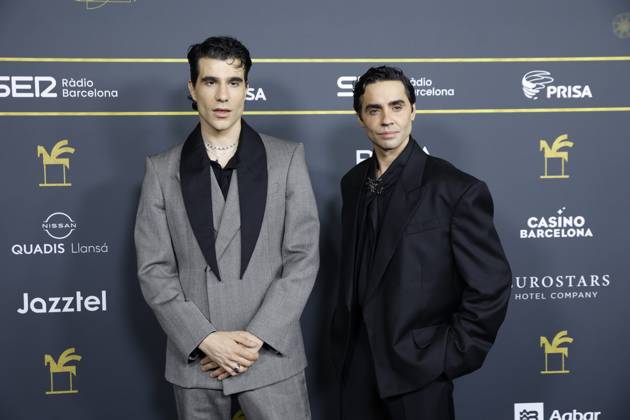 Photocall prior to the gala of the Ondas Awards 2024 Directors Javier Calvo i and Javier Ambrossi d during the photocall prior to the gala of the Ondas Awards at the Liceu, on November 14, 2024, in Barcelona, Catalonia Spain The Ondas Awards, created in 1945, are awarded annually by the Promotora de Informaciones S A Grupo PRISA through Radio Barcelona de la Cadena SER, with the aim of rewarding the quality and popularity of productions, as well as professional careers in radio, television, music and radio advertising 14 NOVEMBER 2024 ONDAS AWARDS PHOTOCALL POSED FAMOSOSOS PREMIOS RADIO TELEVISIÓN Kike Rincó Barcelona Catalunya Catalunya Barcelona Catalunya Espana Copyright: xKikexRinconx 6341389