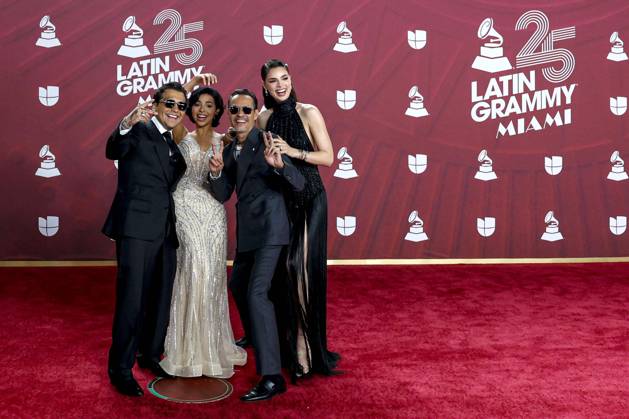 Bilder des Jahres 2024, Entertainment 11 November Entertainment Themen der Woche KW46 Entertainment Bilder des Tages US singer Marc Anthony (2R) poses with his wife Paraguayan model paraguayan Nadia Ferreira (R) and Cristian Nodal (L) and Angela Aguilar (2L) poses at the Latin Grammy Awards celebrate at Kaseya Center of Miami, Florida. USA on 14 November 2024. Latin Grammy Awards !ACHTUNG: NUR REDAKTIONELLE NUTZUNG!  Copyright: xEvaxMariexUzcáteguix USA9219 20241115-55015241657_1