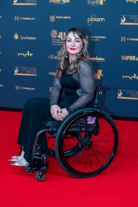 Leipzig - 30. Goldene Henne Preisverleihung in der Messe Leipzig 15.11.2024 Leipzig, Messe Im Foto: Kristina Vogel, Radsportlerin Am Freitagabend findet die Verleihung Goldene Henne 2024, gemeinsam veranstaltet von SuperIllu und MDR-Fernsehen, wieder in Leipzig statt. Deutschlands größter Publikumspreis wird dieses Jahr zum 30. Mal vergeben. Dazu eingeladen sind zahlreiche regionale, nationale und internationale Stars. Die Preisverleihung findet in der Messe Leipzig statt. Leipzig Messe Leipzig Sachsen Deutschland Copyright: xEHLxMedia Erik-HolmxLanghofx 20241115_goldene-henne-ehl-1_6