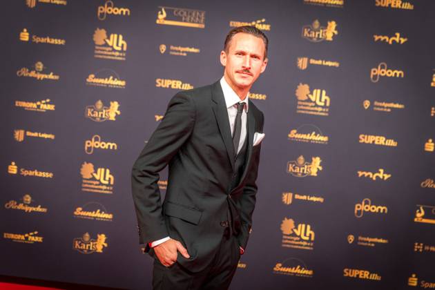 30. Verleihung der Goldenen Henne in Leipzig. Der MDR (Mitteldeutsche Rundfunk) produziert in Zusammenarbeit mit Super Illu den größten Publikumspreis in Ostddeutschland. Hier der SOKO Leipzig Schauspieler Johannes Hendrik Langer Goldene Henne 2024