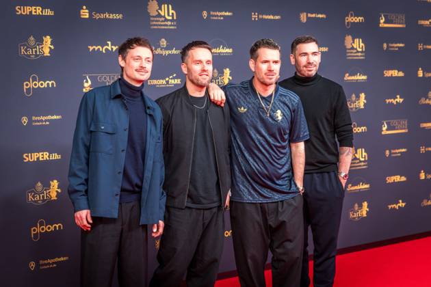 30. Verleihung der Goldenen Henne in Leipzig. Der MDR (Mitteldeutsche Rundfunk) produziert in Zusammenarbeit mit Super Illu den größten Publikumspreis in Ostddeutschland. Hier die deutsche Rockband Revolverheld (Johannes Strate Gitarre Kristoffer Hünecke Gitarre Niels Kristian Hansen Schlagzeug Jakob Sinn Keyboard Arne Straube) Goldene Henne 2024