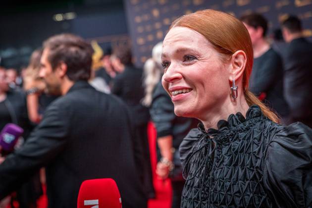 30. Verleihung der Goldenen Henne in Leipzig. Der MDR (Mitteldeutsche Rundfunk) produziert in Zusammenarbeit mit Super Illu den größten Publikumspreis in Ostddeutschland. Hier die deutsche Schauspielerin Karoline Herfurth) Goldene Henne 2024