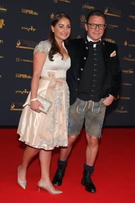 Die Goldene Henne 2024 Stefan Mross mit Freundin Eva Luginger auf dem roten Teppich. Verleihung der Goldenen Henne 2024 am 15.11.2024 in der Leipziger Messe, Halle 1. Leipzig, Sachsen, Deutschland.