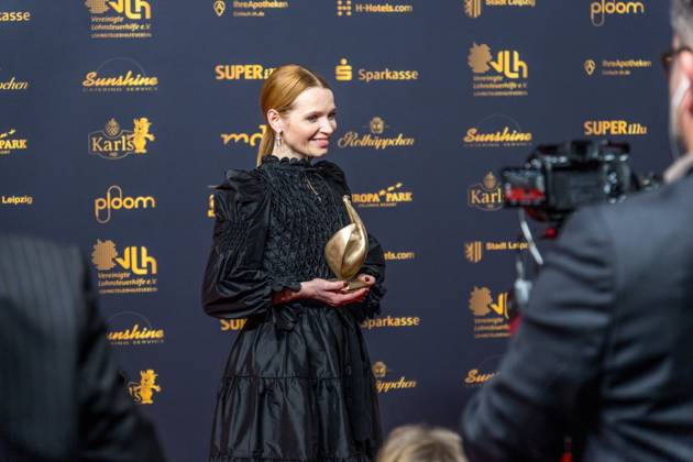 30. Verleihung der Goldenen Henne in Leipzig. Der MDR (Mitteldeutsche Rundfunk) produziert in Zusammenarbeit mit Super Illu den größten Publikumspreis in Ostddeutschland. In der Kategorie Schauspieler hat Karoline Herfurth die Goldene Henne 2024 gewonnen. Hier mit ihrem Preis. Goldene Henne 2024