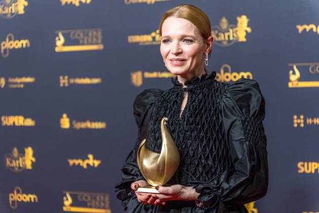 30. Verleihung der Goldenen Henne in Leipzig. Der MDR (Mitteldeutsche Rundfunk) produziert in Zusammenarbeit mit Super Illu den größten Publikumspreis in Ostddeutschland. In der Kategorie Schauspieler hat Karoline Herfurth die Goldene Henne 2024 gewonnen. Hier mit ihrem Preis. Goldene Henne 2024