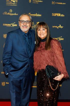 Award - 30. Goldene Henne 2024 - Carpet Wolfgang Stumph und Christine Stumph auf dem roten Teppich der 30. Goldenen Henne 2024 in der Messe Leipzig am 15.11.2024. Copyright: xEventpressxKochanx