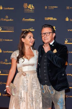 Award - 30. Goldene Henne 2024 - Carpet Eva Luginger und Stefan Mross auf dem roten Teppich der 30. Goldenen Henne 2024 in der Messe Leipzig am 15.11.2024. Copyright: xEventpressxKochanx