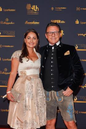 Award - 30. Goldene Henne 2024 - Carpet Eva Luginger und Stefan Mross auf dem roten Teppich der 30. Goldenen Henne 2024 in der Messe Leipzig am 15.11.2024. Copyright: xEventpressxKochanx