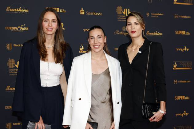 Emily Bessoir, Svenja Brunckhorst und Sonja Greinacher bei der 30. Verleihung der Goldenen Henne 2024 im Studio 3 der Media City des MDR. Leipzig, 15.11.2024