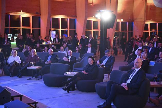 RECORD DATE NOT STATED Verleihung des 2. Wirtschaftspreises der Stadt Mülheim an der Ruhr ** NUR FÜR REDAKTIONELLE ZWECKE ** EDITORIAL USE ONLY **<p>Jury beim Wirtschaftspreis am Freitag, 15.11.2024. D NRW Duisburg Copyright: OliverxMueller