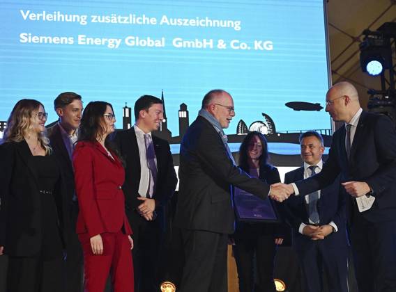 RECORD DATE NOT STATED Verleihung des 2. Wirtschaftspreises der Stadt Mülheim an der Ruhr ** NUR FÜR REDAKTIONELLE ZWECKE ** EDITORIAL USE ONLY **<p>Zusätzliche Auszeichnung an Siemens Energy beim Wirtschaftspreis am Freitag, 15.11.2024. D NRW Duisburg Copyright: OliverxMueller