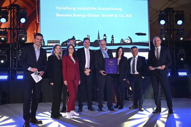 RECORD DATE NOT STATED Verleihung des 2. Wirtschaftspreises der Stadt Mülheim an der Ruhr ** NUR FÜR REDAKTIONELLE ZWECKE ** EDITORIAL USE ONLY **<p>Zusätzliche Auszeichnung an Siemens Energy beim Wirtschaftspreis am Freitag, 15.11.2024. D NRW Duisburg Copyright: OliverxMueller