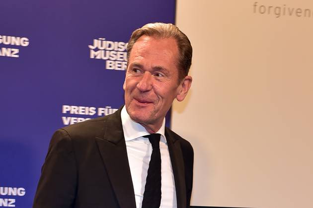 Preisverleihung fuer Verständigung und Toleranz Mathias Döpfner, VV Axel Springer Ankunft, blauer Teppichc zur Preisverleihung fuer Verständigung und Toleranz im Jüdischen Museum in Berlin, am 16.11.2024