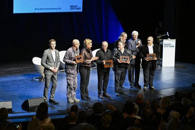 Brost-Ruhr Preis 2024 Verleihung im Bochumer Schauspielhaus ** NUR FÜR REDAKTIONELLE ZWECKE ** EDITORIAL USE ONLY **<p>Brost-Ruhr Preis 2024 , Verleihung am 18.11.2024 im Bochumer Schauspielhaus. Im Foto, v.l.: Christoph Dinklage, Peter Lohmeyer, Ina Brandes, Joachim Krol, Achim Rohde, Vorstand Brost-Stiftung, Bodo Hombach, Dietmar Bär Deutschland NRW Bochum Copyright: AndreasxBuck