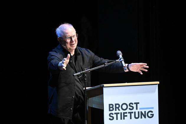 Brost-Ruhr Preis 2024 Verleihung im Bochumer Schauspielhaus ** NUR FÜR REDAKTIONELLE ZWECKE ** EDITORIAL USE ONLY **<p>Brost-Ruhr Preis 2024 , Verleihung am 18.11.2024 im Bochumer Schauspielhaus. Im Foto: Joachim Krol Deutschland NRW Bochum Copyright: AndreasxBuck