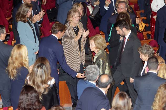 XXXIX edition of the BMW Painting Award Queen Dona Sofia greets Nora of Liechtenstein during the presentation of the BMW Painting Awards in its XXXIX edition at the Teatro Real, on November 18, 2024, in Madrid Spain PREMIOS GENTE PINTURA José Ramó Madrid Madrid Madrid Spain  Copyright: xJosÃ xRamonxHernandox 6349911