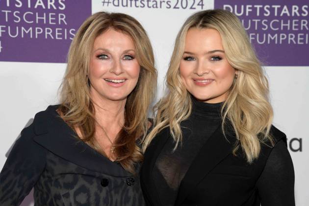 Entertainment Themen der Woche KW47 Entertainment Bilder des Tages Deutscher Parfumpreis Duftstars am 21.11.2024 in der Rheinterrasse in Düsseldorf Die Verleihung des Deutschen Parfumpreises Duftstars findet am 21.11.2024 in der Rheinterrasse in Düsseldorf statt. Frauke Ludowig ( Modratorin ), links und Nele Ludowig ( Moderatorin )