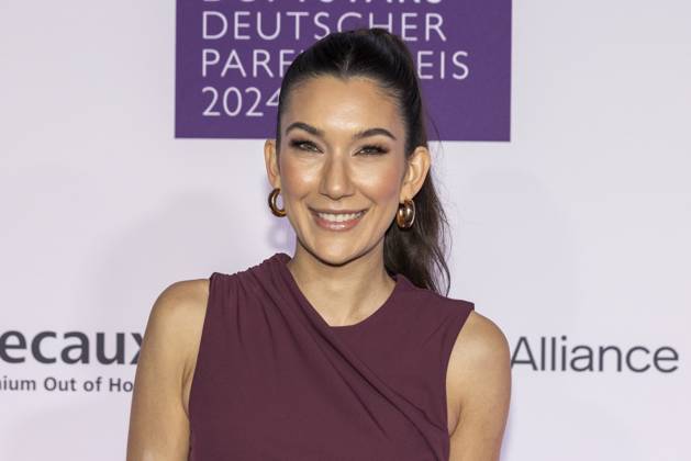 Moderatorin Nesa Peemueller bei den DUFTSTARS 2024 - Deutscher Parfumpreis Verleihung des deutschen Parfumpreises DUFTSTARS durch die Fragrance Foundation am 21.11.2023, Rheinterrassen, Duesseldorf.