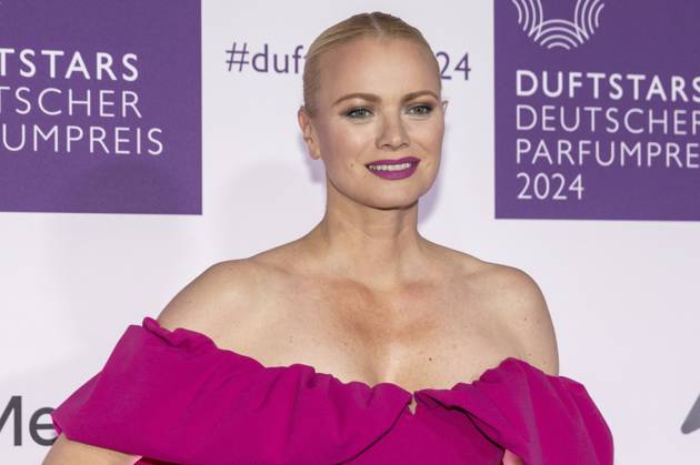 Model Franziska Knuppe bei den DUFTSTARS 2024 - Deutscher Parfumpreis Verleihung des deutschen Parfumpreises DUFTSTARS durch die Fragrance Foundation am 21.11.2023, Rheinterrassen, Duesseldorf.