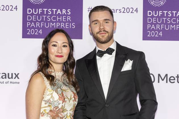 Sophia Schneider von der Fragrance Foundation mit Influencer Niklas Hirsch (Nick.Styles) bei den DUFTSTARS 2024 - Deutscher Parfumpreis Verleihung des deutschen Parfumpreises DUFTSTARS durch die Fragrance Foundation am 21.11.2023, Rheinterrassen, Duesseldorf.
