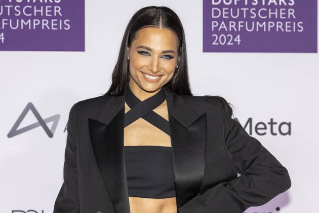 Moderatorin Amira Aly bei den DUFTSTARS 2024 - Deutscher Parfumpreis Verleihung des deutschen Parfumpreises DUFTSTARS durch die Fragrance Foundation am 21.11.2023, Rheinterrassen, Duesseldorf.