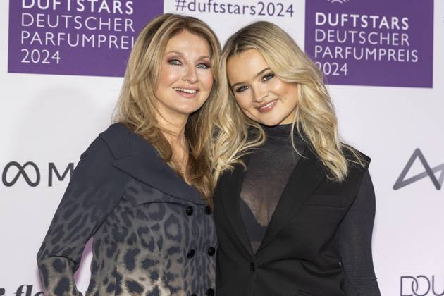 Moderatorin Frauke Ludowig mit Tochter Nele Ludowig bei den DUFTSTARS 2024 - Deutscher Parfumpreis Verleihung des deutschen Parfumpreises DUFTSTARS durch die Fragrance Foundation am 21.11.2023, Rheinterrassen, Duesseldorf.